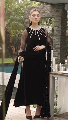 Velvet Kurtis Design Latest, Pakistani Party Wear Dresses, Beautiful Casual Dresses, Trendy Shirt Designs, Pakistani Fancy Dresses, Beautiful Pakistani Dresses, Pakistani Fashion Party Wear, Sleeves Designs For Dresses, Designer Party Wear Dresses