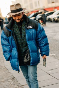 The Best Street Style from Paris Fashion Week Men Paris Fashion, Nuptse Jacket Outfit, Mens Hats, Classy Style, Mens Fashion Classy, Mens Fashion Fall