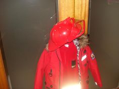 Tudo pronto. Red Leather, Red Leather Jacket, Leather Jacket, Red, Leather