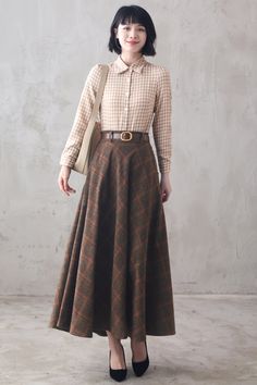 Wool Long Skirt, Long Skirt Academia, Vintage Plaid Skirt Outfit, Long Plaid Skirt Outfit, Long Skirts Winter, Long Vintage Skirt, Vintage Skirt Outfit, Wool Skirt Outfit, Plaid Long Skirt