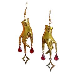 Witch Aesthetic Earrings 🔮 One Earring Aesthetic, Golden Outfit Aesthetic, Earings Aesthetics, Fairycore Earrings, Aesthetic Hands, Hand Aesthetic, Earrings Fairycore, Magic Earrings, Boogzel Apparel