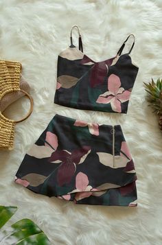 A linen crop top and skort set made made from organic linen, and fully sustainable. Features a cute crop top, and skort, that is hand-printed with the Athena print. Cute Outfits 2023, Dress Attire, Drawing Board