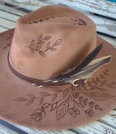 "Personalize it with your own name or phrase! 🤠\"WHISPY WILDFLOWERS\" -Pictured hat is: *MATERIAL - Felt *COLOR - Camel *STYLE - Peach Top Rancher -Listing is for this specific hat design. Message me for color and style choices that are currently available for this design. -Each unique, one-of-a-kind design is imagined, drawn and burned by Vicki at FanciiPants. I don't use stencils, projectors or stamps. -Listing is for hat only. A basic hatband, of sellers choice, is included as a FREE bonus! Your hat may or may not include the exact band shown in pictures. Hat band and feathers are removable so you can customize with your own unique hatband and decor if you'd like. Bands and/or feathers may shift or fall off during shipping. -\"One Size Fits Most\" with adjustable drawstring. 🤠 MESSAGE Breakthrough Art, Burned Felt Hat, Hat Burning Designs, Burnt Hat, Cowboy Hat Crafts, Boho Cowgirl Style