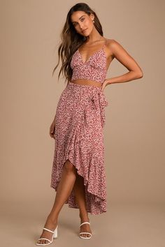 Discover 2024's Trendiest Easy Summer Outfits for Effortless Chic Style Casual Winter Fashion, Black And Gold Dress, Fashion Week 2023, Brown Floral Print, Simple Summer Outfits, 2023 Fashion Trends, Summer Romance, Lakme Fashion Week, Skirt Co Ord