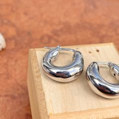 Sterling silver polished chunky, round hoop earrings. Great presence but lightweight when wearing. High quality, silver hoops made with the strengthening, Electroform process! Length: 21mm Width: 18mm Thickness: 9mm Weight: 3.68 grams 925 sterling silver Hollow hoops Latch backs