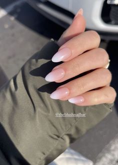 Almond Nail Summer, Elegant Almond Nails Classy, 2022 Nail Colors, Almond Nails Elegant, Almond Nails Classy, Elegant Almond Nails, Nail Elegant, Ambre Nails, Classy Almond Nails