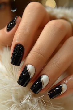 Short Nail Designs 2024 Dec Nails, Navy And Silver Nails, January Nail Designs, Bright Nail Art, Black Nails With Glitter, Bridal Nail, Sassy And Classy, Elegant Manicure, Bridal Nail Art