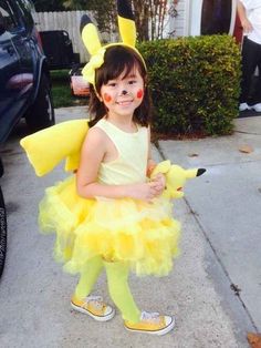 Picachu Costumes, Diy Halloween Girls, Pikachu Costume Kids, Pikachu Halloween Costume, Diy Halloween Costumes For Girls, Pikachu Halloween, Pikachu Birthday, Sibling Halloween Costumes, Pikachu Costume