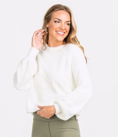 SSCO_W_Cropped_Feather_Knit_Sweater_Off_White_1 Eyelash Sweater, Trendy Bottoms, Y2k Vibes, Southern Shirts, Comfortable Sweater, Sweater Brands, Balloon Sleeves, Knit Sweater, Sleeve Styles