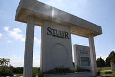 the sign for stuur is in front of a parking lot with cars parked around it