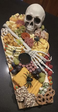 Do you love Halloween treats?! We're sharing 51 Halloween snack ideas in the form of snack boards and charcuterie trays you are going to be so inspired by! These are actually really simple to make and are so impressive! Halloween Charcuterie Board Lunch, Halloween Meat Tray, Halloween Pregame, Rip 30s, Spooky Charcuterie Board, Halloween Buffet Table, Halloween Snack Ideas, Charcuterie Trays