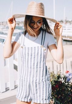 Linen Romper Outfit, Summer Hat Outfits, Outfits Jumpsuit, Nautical Clothing, Hat Outfits, Vibes Outfit, Linen Romper, White Tee Shirts, Romper Outfit