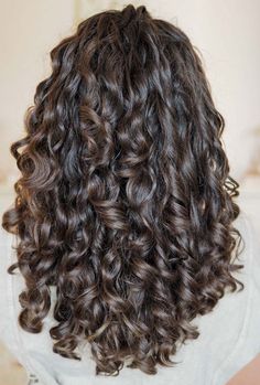 Curly Hair Medium Length Layers, Hair Looks For Curly Hair, Wavy Curly Brown Hair, Medium Length Brown Curly Hair, 3 A Curls, Back Of Curly Hair, Medium Curly Wavy Hair, Curly Hair From The Back, Dark Brown Hair Curly