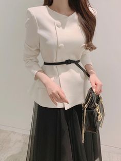 Blazer Outfits Hijab Formal, Elegant Full-length Blazer For Office, Korean Coat And Skirt, Power Suits For Women Classy Korean, Korean Suits Women Skirt, Elegant Outfit Classy, Modest Dresses Casual, Mode Abaya, Elegant Dresses Classy