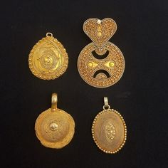 Hand made in Mauritania. Very neat work and Great decoration. Raw silver pendants. Paralyzed in yellow gold. Old and rare. In good condition and fast shipping. *weight: 18 gram If there is any other question sand me a message and i will be very happy to answer it as son as possible. Visit my store: https://www.etsy.com/fr/shop/Berberjewelery Ornate 22k Gold Pendant Jewelry, Ornate Medallion Coin Pendant Jewelry, Ornate Medallion Jewelry With Coin Pendant, Filigree Pendant Jewelry For Rituals, Bronze Intricate Pendant Jewelry, Bronze Pendant Jewelry With Intricate Design, Bronze Pendant With Intricate Design, Antique 22k Gold Pendant Jewelry, Ornate Coin Pendant Jewelry