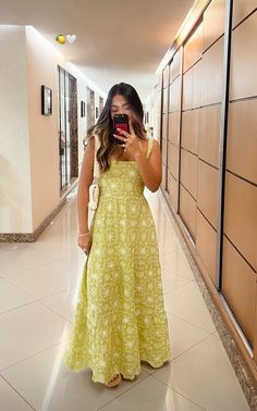 Vestidos Estilo Farm, Aesthetic Fits, Royal Outfits, Trendy Fall Outfits, Green Satin, Long Prom Dress, Fashion Books, Evening Dresses Prom, Indian Outfits