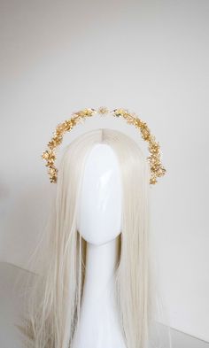 Small Gold Halo Flower crown - Panmilli  This crown will be a great addition to the fine art photography, wedding, it is suitable as a prop for pregnancy photo-shoot, enhance your festival outfit, fort make-up artist, Ball, Party... This romantic headband is handcrafted using an array of gold and gold tone flower shapes, metal components, crystals and glass pearls.  You will love this headdress and it will serve you well. The Halo Headpiece from Panmilli  are works of art, each piece is made by hand with love and passion Thank you for your interest and we look forward to your order :) You can find more crowns in our shop: www.panmilli.etsy.com You can start following us on the instagram: www.instagram.com/panmilli Magpie Hoard, Celestial Bride, Fine Art Photography Wedding, Halo Headpiece, Wedding Hair Wreath, Flower Shapes, Bride Photoshoot, Floral Halo, Pregnancy Photo