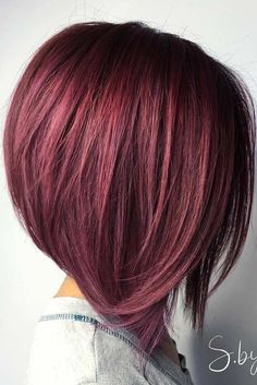 17 Popular Medium Length Hairstyles for Those With Long, Thick Hair Red Bob Hair, Angled Bobs, Stacked Bob Hairstyles, Dark Red Hair, Hair Red, Haircut And Color, Trendy Hair, Blonde Balayage, Great Hair