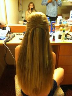 20 Easy Hairstyles for Straight Hair - Get the Look Today! #prom #hairstyle Straight Formal Hairstyles, Straight Prom Hair, Hairstyles For Long Straight Hair, Straight Hairstyles Medium, Hoco Hairstyles, Long Blonde, Prom Hairstyles, Long Straight Hair, Hairstyles For Long Hair