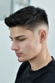 short-hair-on-top-with-skin-faded-sides Bald Drop Fade, Skin Fade Haircut, Men's Crew Cut, Bold Haircuts, Young Men Haircuts, Drop Fade, Mens Hairstyles Fade, The Quiff