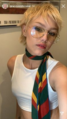 Grace Vanderwaal 2022, Shaggy Pixie Mullet Blonde, Micro Shag Pixie, Blonde Pixie Shag, Blonde Pixie Mullet, Shaggy Pixie Mullet Curly, Bleached Pixie Cut, Bleach Blonde Pixie, Bleached Pixie