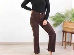 Minimalist vintage 90's brown pants by Versace Jeans Couture for women. This 90's Versace high waist pants in chocolate has high rise with button and zip closure, front and back pockets, straight leg and slim fit. The vintage classic pants trousers is Cotton fabric in good vintage conditions, only has two small discolorations on the lower side of one leg, otherwise fine. The pants is size Medium, the waist contour fit is 29,1 inches (74 cm), is a cotton that stretches a little to fit the body ** MEASURES FLAT ** (unstretched) Waist 14,5 in // 37 cm Hip 18,8 in // 48 cm Front rise 10,2 in // 26 cm Back rise 14,5 in // 37 cm Inner leg 30,3 in // 77 cm Length 40,5 in // 103 cm Bottom width 8,6 in // 22 cm Reference: Model size 6 US - height 65 in **We take great care in describing the garment Chocolate Pants, Jeans Pants Women, 90s Versace, Women 90s, 70s Clothing, Versace Vintage, Minimalist Vintage, Versace Couture, Vintage Versace