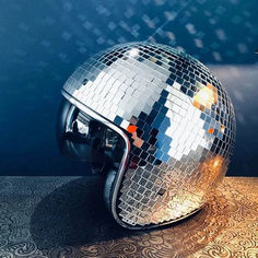 Disco ball Helmet with Retractable Visor Disco Ball Helmet, Space Disco, Art Disco, Glitter Mirror, Helmet Art, Disco Fever, Helmet Hat, Chapeau Cowboy, Skating Rink