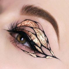 Photo Extreme Make-up, Fantasy Make-up, Make Up Designs, Makeup Challenges, Cool Makeup, Creative Eye Makeup, Hooded Eyes, Fantasy Makeup