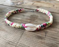 "Cute Braided Cowrie Choker! Available in three different colours of flowered cotton thread. The choker is adjustable in size. ★ Material: - Flower printed Cotton - Natural Cowrie Shell - Metal Lobster Clasp + Extension Chain ★ One size fits all (34 cm + 4.5 cm extension chain / 15.16\" total) - If you need a smaller or larger necklace, please contact me! PLEASE NOTE - Please be aware that the actual product might have slight variations in colour. This is due to the light and monitor resolution. Cowrie Choker, Shell Choker, Flower Choker, Large Necklace, Shell Ring, Shell Necklace, Cowrie Shell, Threader Earrings, Choker Necklaces