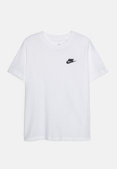 Nike Sportswear TEE FUTURA UNISEX - T-shirt basic - white Nike Sportswear T-shirt, White Nike T-shirt, Tee Shirt Nike, Nike Tee Shirts, Clothes White Background, North Face Jacket Outfit, White Nike T Shirt, Nike Shirts Women's, Tshirt Nike