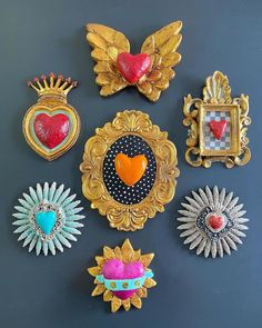 there are many different types of brooches on the wall