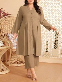 Pakistani Tops Casual, Kurti Design For Plus Size Women, New Design Kurti For Women, New Dress Designs Pakistani, Plus Size Kurtis For Women, Casual Kurti Designs, Long Tops Designs, Plus Size Fashion For Women Indian, Plus Sized Woman