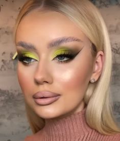 Yellow Glam Makeup, Mustard Yellow Eyeshadow Looks, Brown And Yellow Eyeshadow, Yellow Dramatic Eye Makeup, Yellow And Orange Eyeshadow Looks, Makeup Neon, Makeup Challenge, Makeup Challenges, Basic Makeup