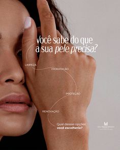 a woman holding her hand to her face with the words voce sabe do que as su pele precioa?