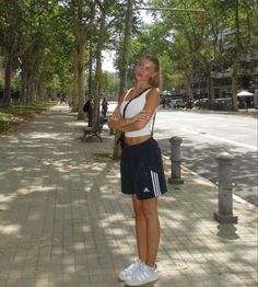 Adidas Shorts Outfit, Look Adidas, Streetwear Mode, Outfit Inspo Summer, Adidas Girl, Looks Street Style, Adidas Shorts, Mode Inspo, Sporty Chic