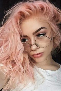 Peach Pink Hair Color, Pink Hair Makeup Ideas, Hair Color Ideas Colorful, Colourful Hair Ideas, Pastel Peach Hair, Peachy Pink Hair, Peach Hair Color, Pastel Pink Hair Color