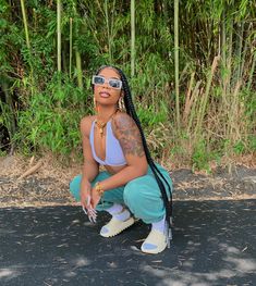 Yeezy Slides Outfit, Dearra Taylor, Sunglasses For Your Face Shape, Looks Hip Hop, Slides Outfit, Streetwear Inspo, Boujee Outfits, Looks Black, Streetwear Fashion Women