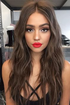 Brown Hair Makeup Looks, Makeup Look Brown Eyes, Makeup With False Lashes, Colors For Brown Hair, Brown Hair Makeup, Brown Eyes And Brown Hair, Red Lip Makeup Look, Hair Makeup Looks, Classic Makeup Looks