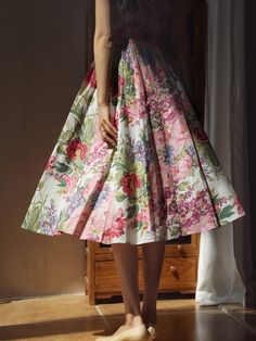 A vintage floral dress reminiscent of the 1950s. The pink and rose colored flower patterns are romantic and sweet. The gorgeous flower pattern is beautiful. It is lined and has no pockets. You'll want to go out wearing a dress with a vintage feel. 
 
 
 Size 
 
 
 XS size 
 
 Length: 110cm 
 Shoulder width: 36cm 
 Bust: 82cm 
 Waist: 62cm 
 
 S size 
 
 Length: 112cm 
 Shoulder width: 37cm 
 Bust: 86cm 
 Waist: 66cm 
 
 M size 
 
 Length: 112cm 
 Shoulder width: 38cm 
 Bust: 90cm 
 Waist: 70cm Pink A-line Floral Dress, Floral Print Full Skirt Dress For Spring, Feminine Floral Dress With Rose Print For Garden Party, Feminine Floral Print Dress With Full Skirt, Feminine Full Skirt Floral Print Dress, Feminine Full Skirt Dress With Floral Print, A-line Rose Print Dresses For Garden Party, Summer Floral Print Dress For Tea Party, Vintage Spring Dress For Tea Party