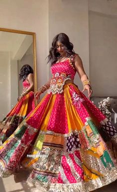 Garba Lehenga Designs, Cute Chaniya Choli, 2024 Navratri Outfit, Garba Choli Designs, Navratri Lehnga Designs, Lehenga Designs Navratri, Dandiya Dress Ideas, Lehenga Designs For Navratri, Navratri Special Chaniya Choli