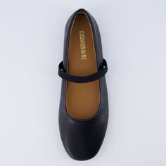 Meet Gigi, a casual Mary Jane flat. Made with soft vegan leather, a stretch gore for a comfortable fit, memory foam padding, and a premium outsole, Gigi is the stylish and comfy shoe you'll reach for time and again.