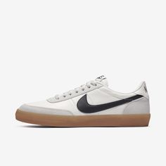 Inspired by the original low-profile tennis shoes, the Nike Killshot 2 updates the upper with various textured leathers to create a fresh look. From soft suedes to smooth leathers with the perfect sheen, it's courtside attitude with a modern touch. To prove you're on top, the rubber gum sole adds the cherry on bottom. White Shoes Sneakers, Baskets Nike, Black And White Sneakers, Everyday Shoes, Mens Lifestyle, Boy Shoes, Nike Sneakers, Skate Shoes, Mens Trainers