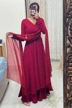 New Year Party Outfit Winter, New Year Party Outfit, Winter Dress Ideas, Party Outfit Winter, Diwali Outfits, New Kurti, Lehenga Designs Simple, Anarkali Dress Pattern, Pakistani Fancy Dresses