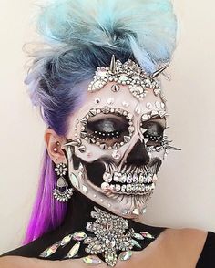 Makeup artist and wig maker, Vanessa Davis, posts amazing skeleton cosmetic creations to her Instagram account and uses glitter, sequins, and even Swarovski Vanessa Davis, Halloween Makeup Sugar Skull, Skeleton Makeup, Sugar Skull Makeup, The Day Of The Dead, Skull Makeup