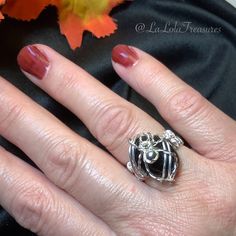 Unique Black Rings For Halloween, Unique Black Halloween Rings, Halloween Silver Wire Wrapped Jewelry, Black Hand Wrapped Round Jewelry, Handmade Black Oval Jewelry, Celtic Knot Bracelet, Halloween Ring, Spider Halloween, Woven Ring