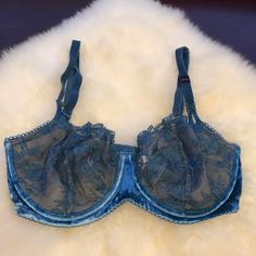 New With Original Tags, This Gorgeous Teal Blue Velvet Accented With Lace Push Up Without Padding Bra Is Part Of The Victoria’s Secret Dream Angels Collection. This Was Part Of Their Holiday Line And This Style And Color Are No Longer Found In Stores. No Trades But Offers Welcome! Teal Velvet, Velvet Accents, Padded Bras, Blue Velvet, Push Up Bra, Teal Blue, Women's Intimates, Victoria’s Secret, Push Up