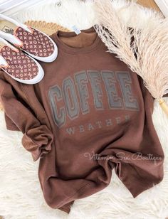 Coffee Weather Sweater Fall Hoodie Ideas, Coffee Shop Outfit Aesthetic, Cricut Shirts, Play Clothes, Sweatshirt Collection, Classy Clothes, Coffee Sweater, Hot Dads, Seat Belts