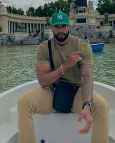 Ny Cap Outfit, Middle Part Curls, Ny Cap, Mens Inspiration, Mens Attire, Smart Casual Outfit, Mens Fashion Summer, Pretty Selfies, Muscle Men