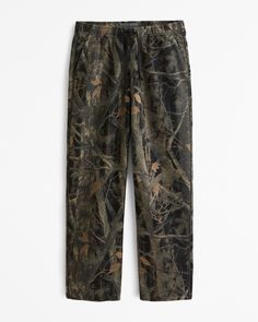 Comfortable sweatpants in our softAF fleece fabric and new baggy-fit silhouette, with open-hem cuffs, exterior drawcords, side pockets and one back pocket for extra storage. Camo Pants Men, Camo Pajamas, Camo Sweatpants, Winter Arc, Xmas 2024, Men's Bottoms, Man Clothing, Camo Fashion, Low Low