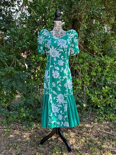 Cotton. Zips up in the back. In excellent condition with no flaws to note.  *measurements taken flat* Pit 2 Pit ~ 17" Waist ~ 15" Hip ~ 19" Length ~ 45" Fitted Green Vintage Dress, 1950s Fitted Vintage Dress With Lining, 1950s Fitted Vintage Dress Lined, 1950s Fitted Vintage Dress, Retro Fitted Lined Vintage Dress, Lined Fitted Retro Vintage Dress, Fitted Retro Vintage Dress Lined, Mid-century Fitted Lined Dress, Mid-century Style Fitted Lined Dress